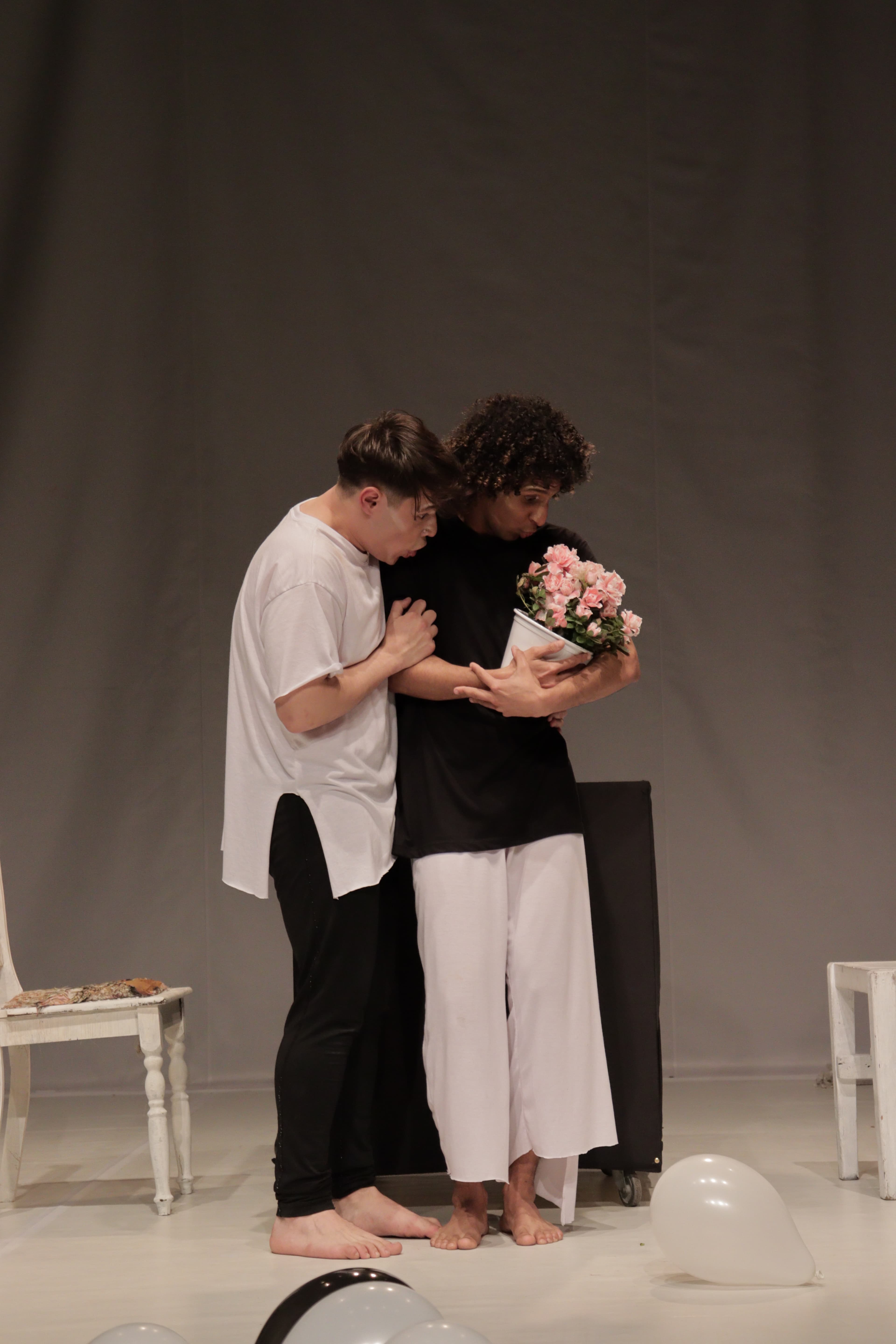 Se Eu Tiver um Amor no Fim do Mundo, Por Favor Não Me Acorde — foto 3